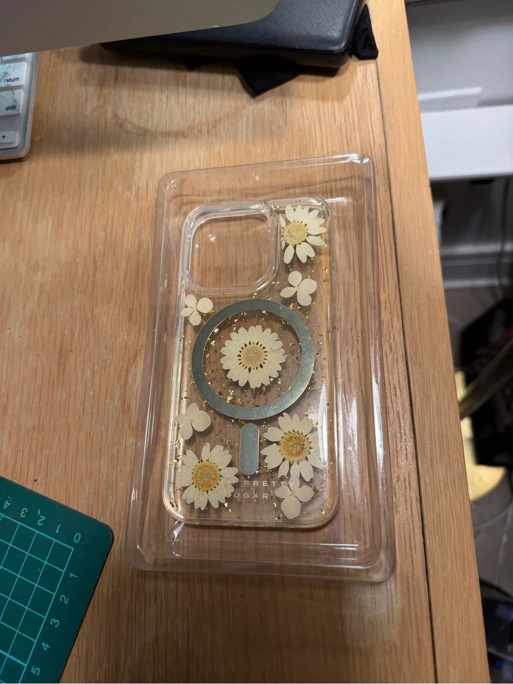 Clear Floral iPhone 14 Case with Gold MagSafe Accent - White Daisy Design